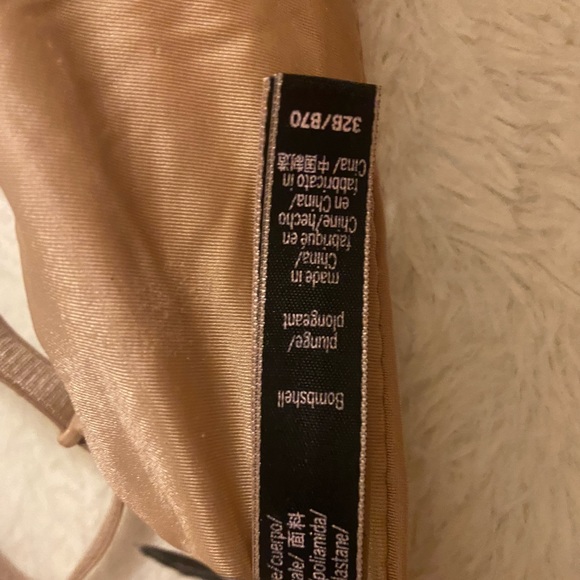 Bombshell - Picture 3 of 3